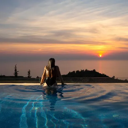 Pantheon Áyios Nikítas