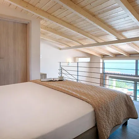 Pantheon Holiday park 3*